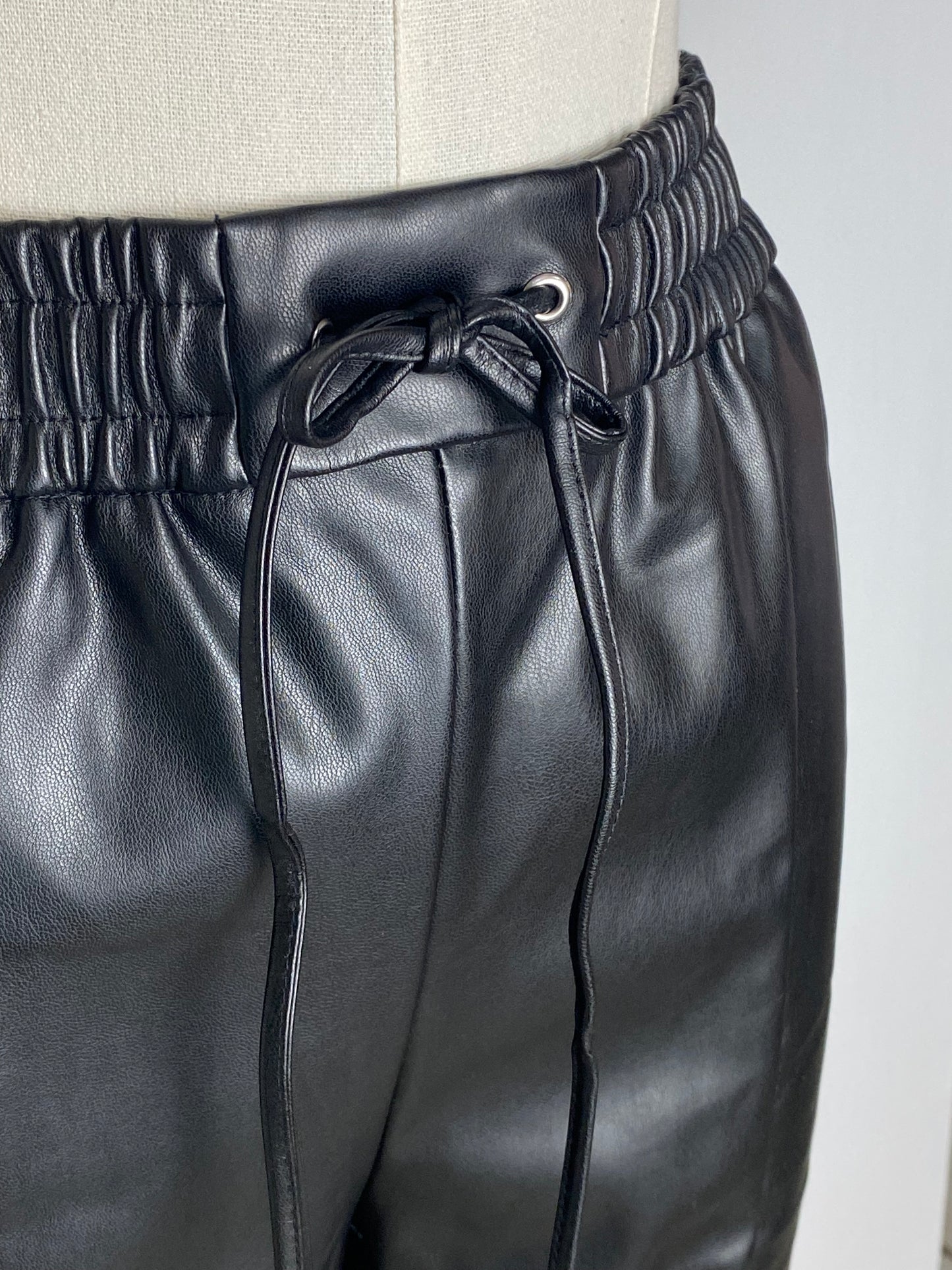 Love Tree,Pantalon vinipiel