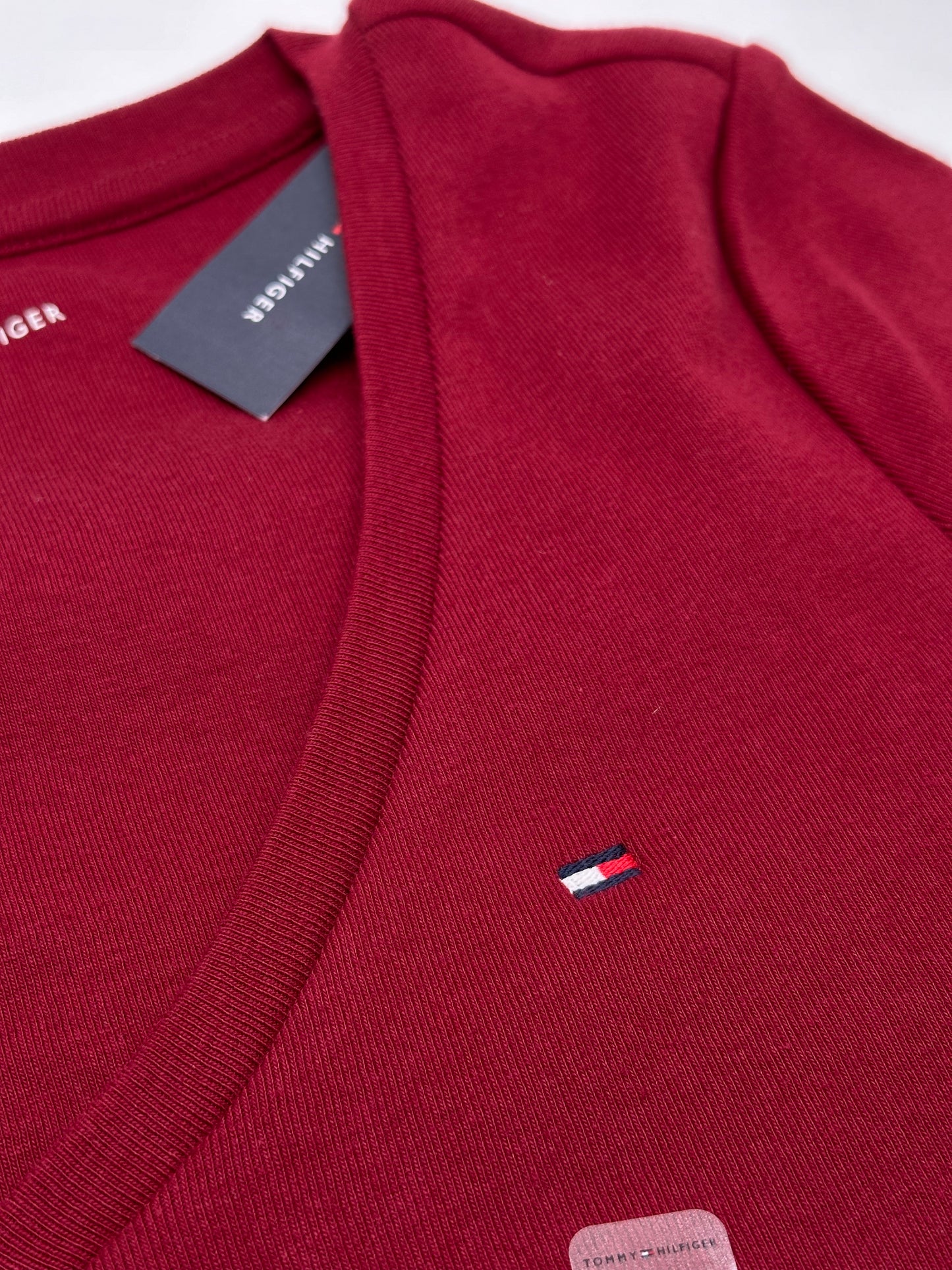 Tommy Hilfiger, cuello V