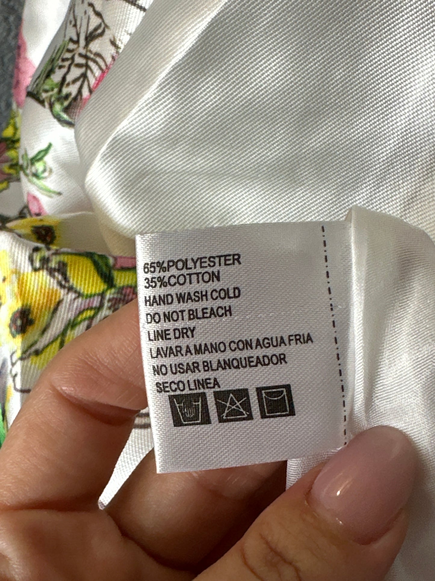 Vestido blanco con flores. Talla M
