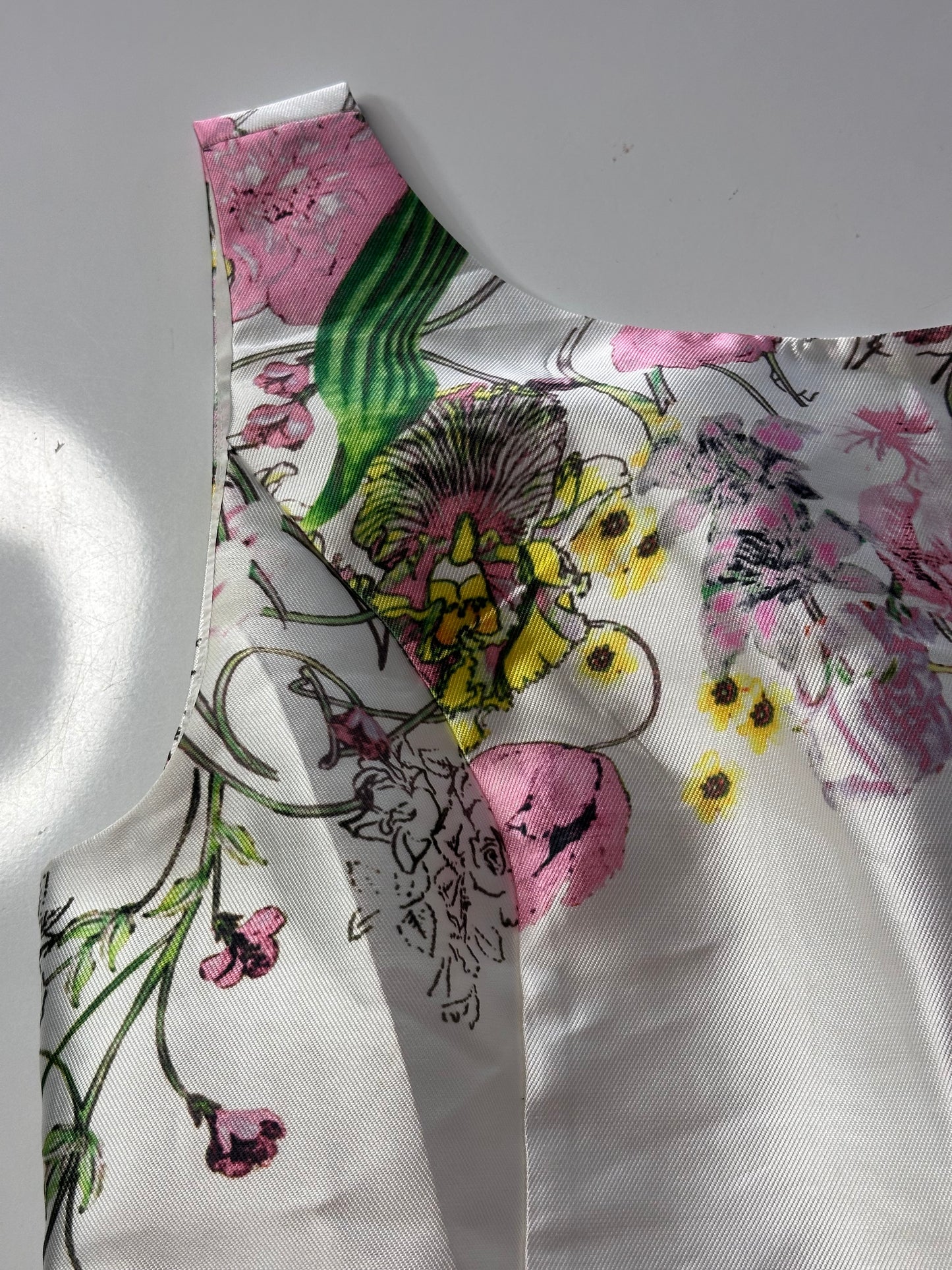 Vestido blanco con flores. Talla M
