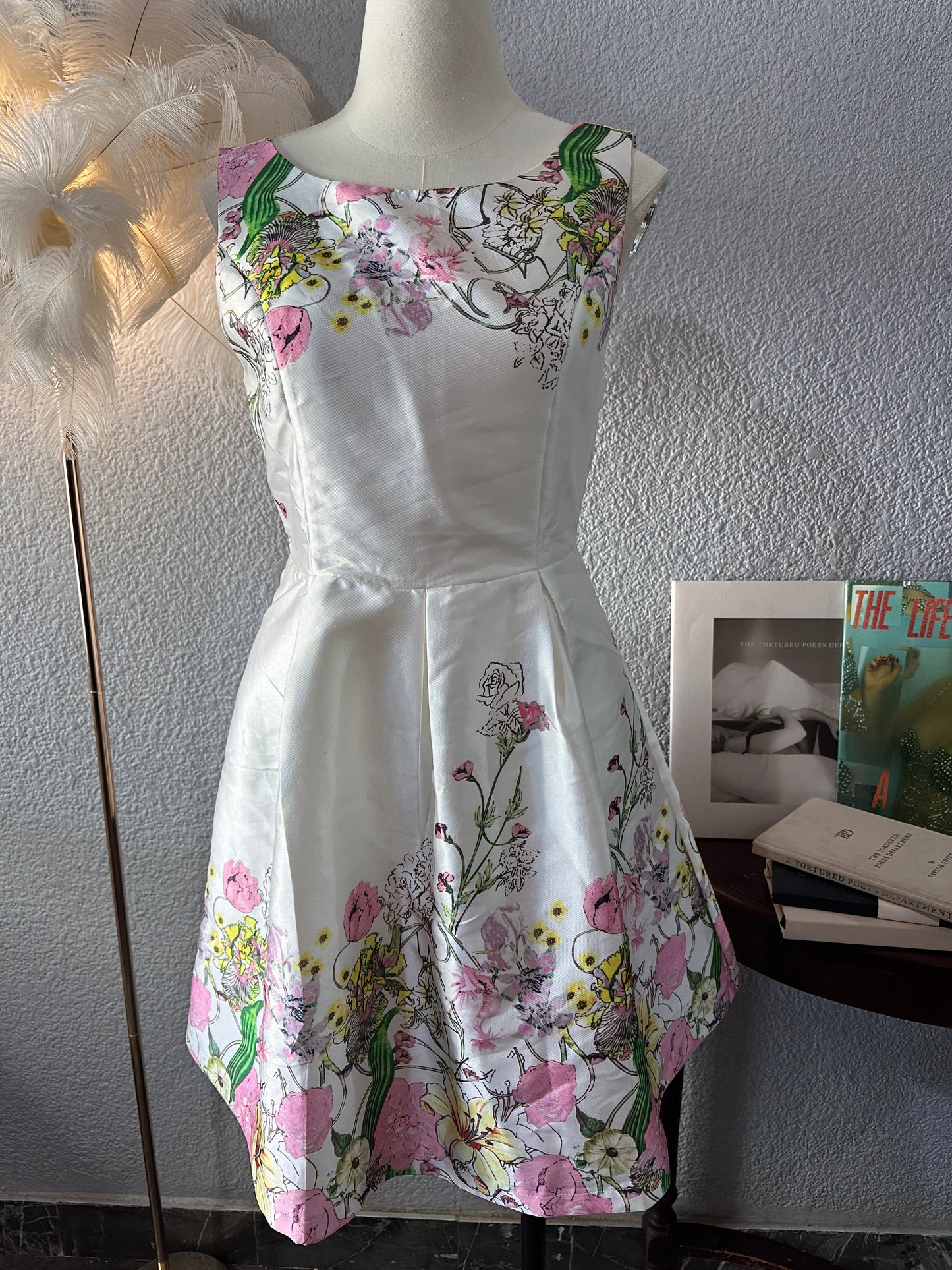 Vestido blanco con flores. Talla M