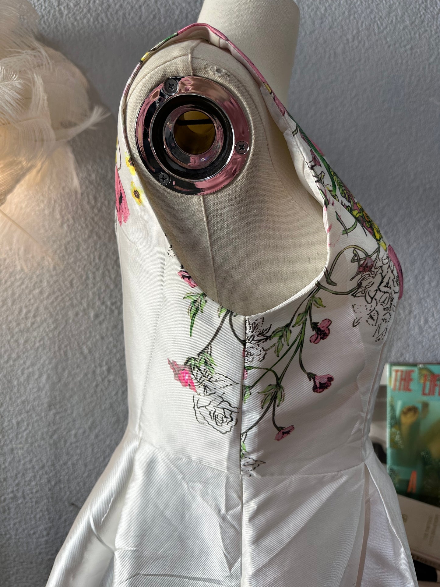 Vestido blanco con flores. Talla M