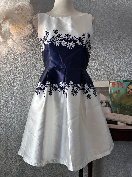 Vestido con flores talla M.