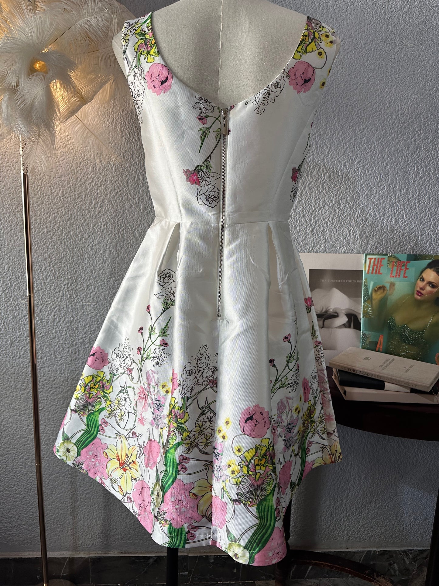 Vestido blanco con flores. Talla M