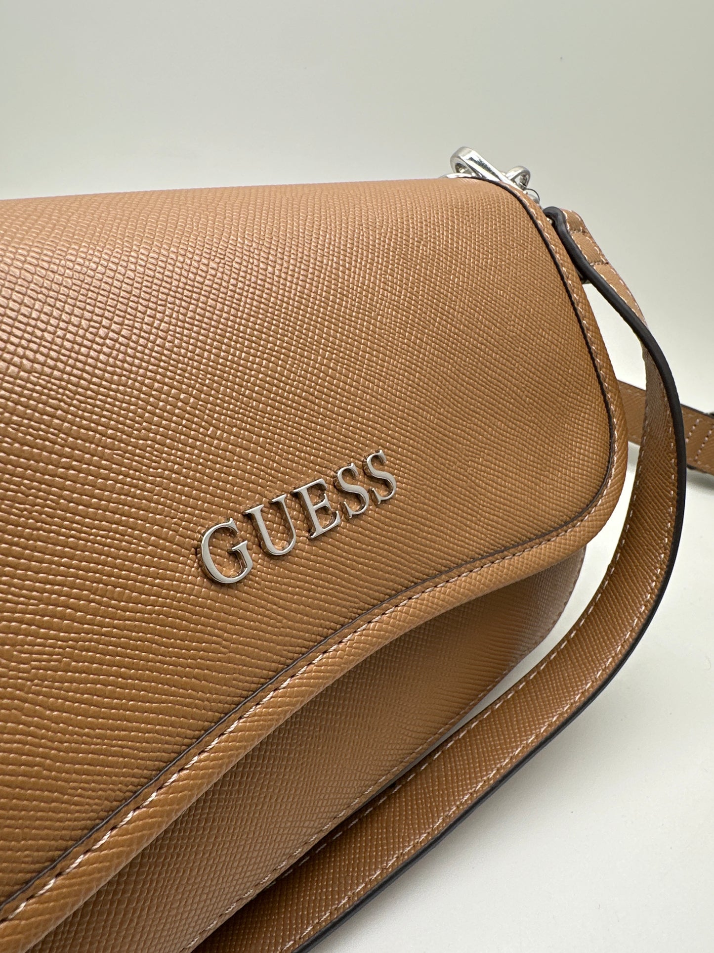 GUESS ANESSA SADDLE TAN