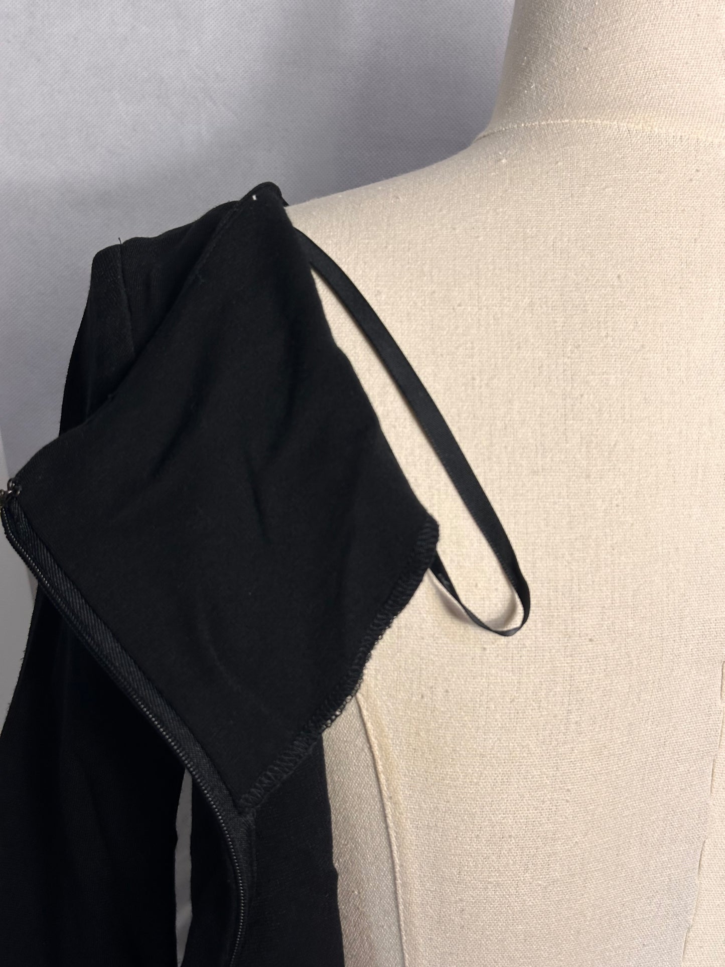 Vestido corto negro (talla S)
